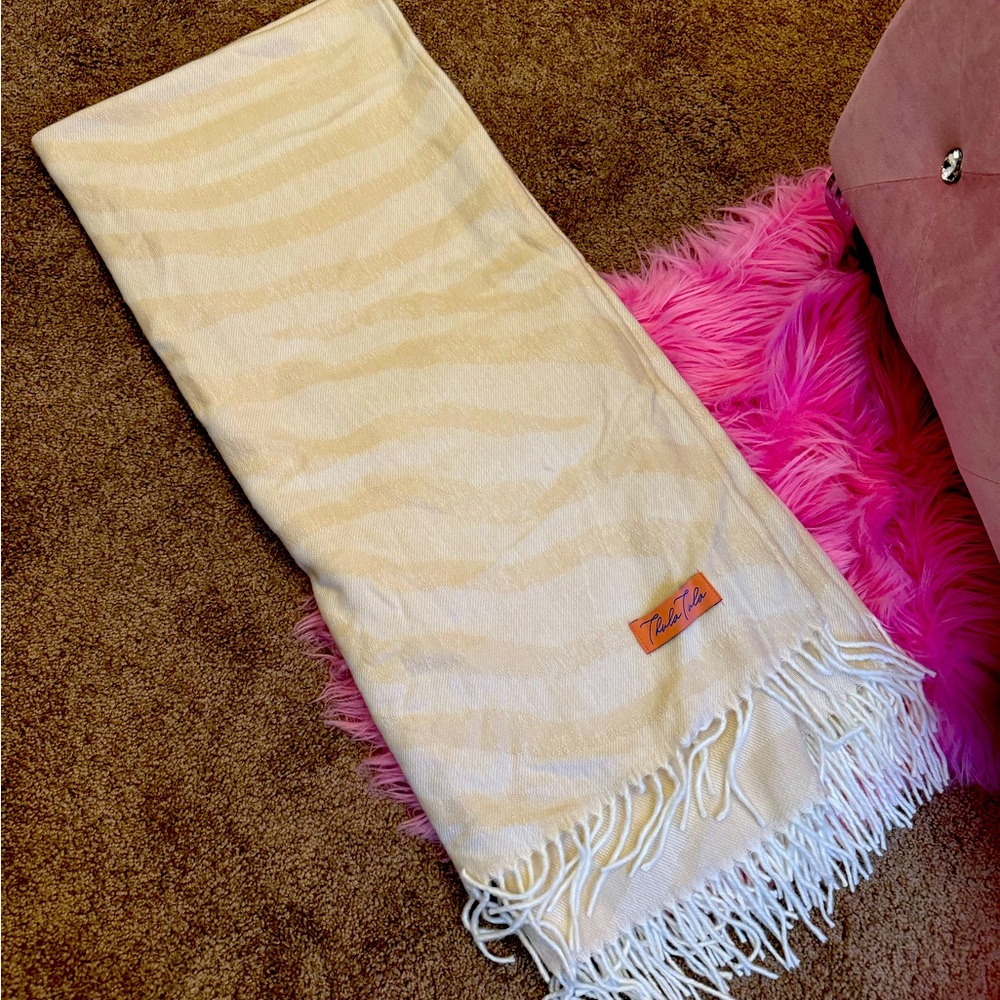 Light zebra print throw